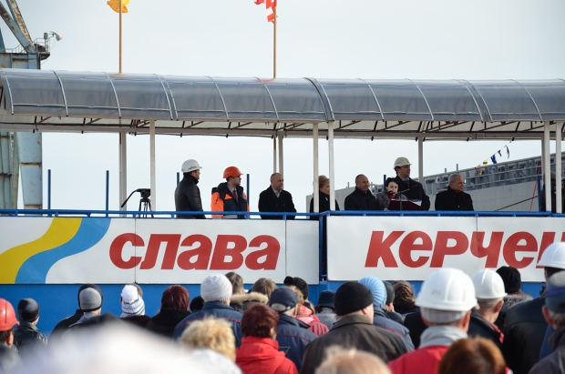 Торжественный митинг в честь спуска на воду двух судов завод Залив город Керчь